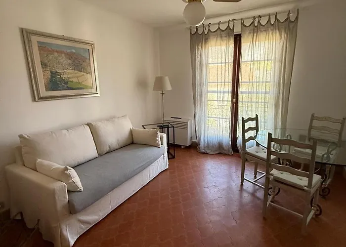 In Tropez Centro Di 2 Locali Con Aria Condizionata Wi-fi E Disponibilita Parcheggio